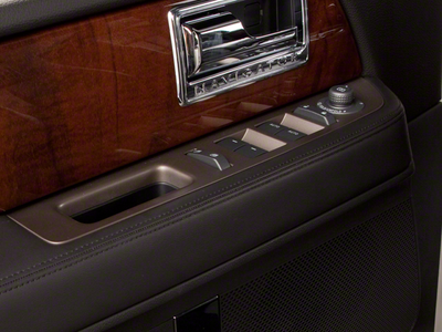 2013 Lincoln Navigator Base