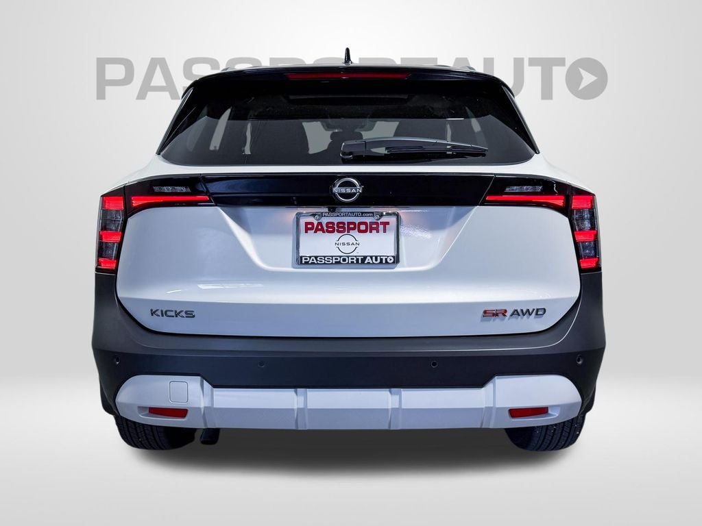 2025 Nissan Kicks SR