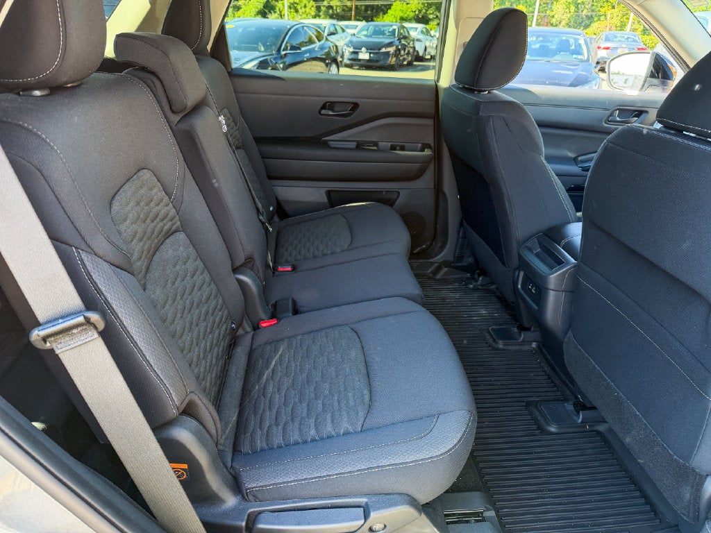 2024 Nissan Pathfinder S