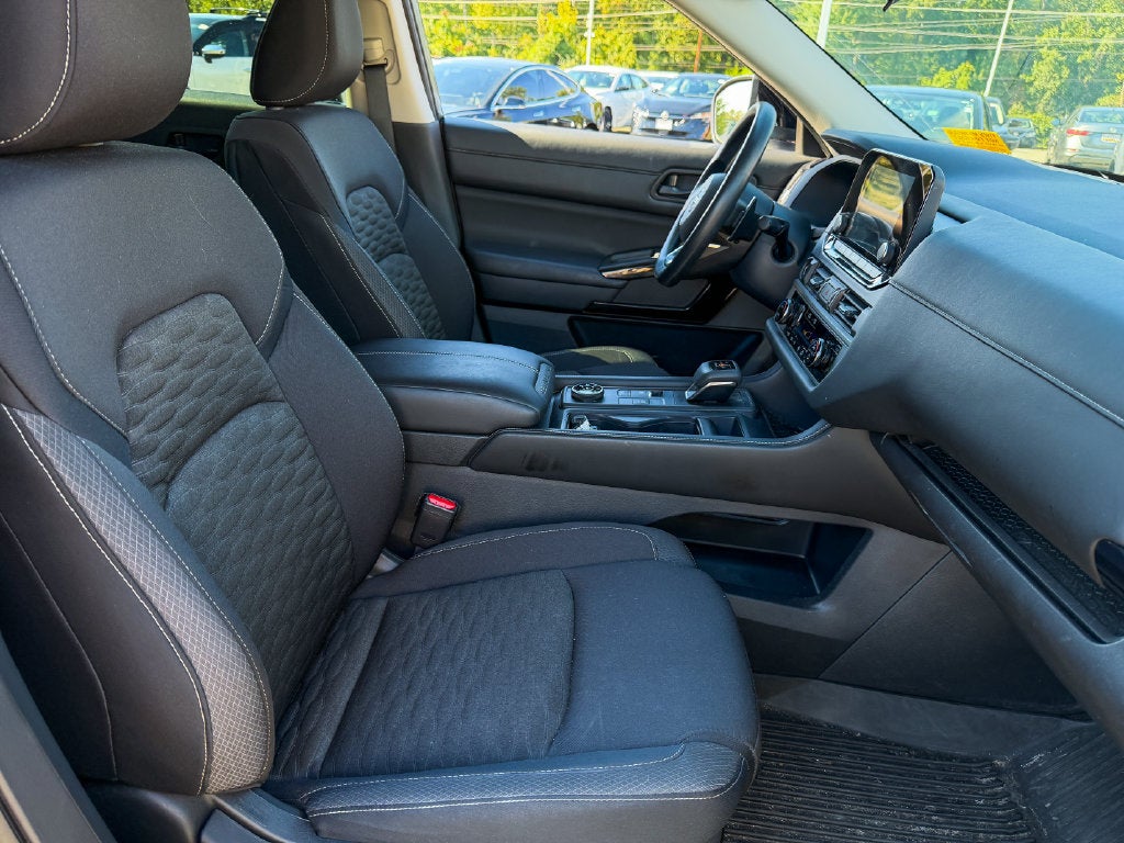 2024 Nissan Pathfinder S