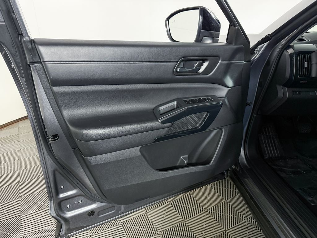 2024 Nissan Pathfinder S