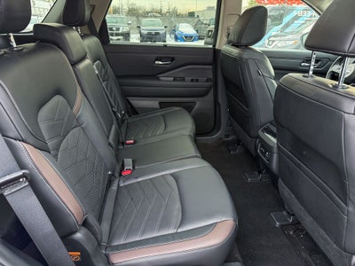 2024 Nissan Pathfinder Platinum