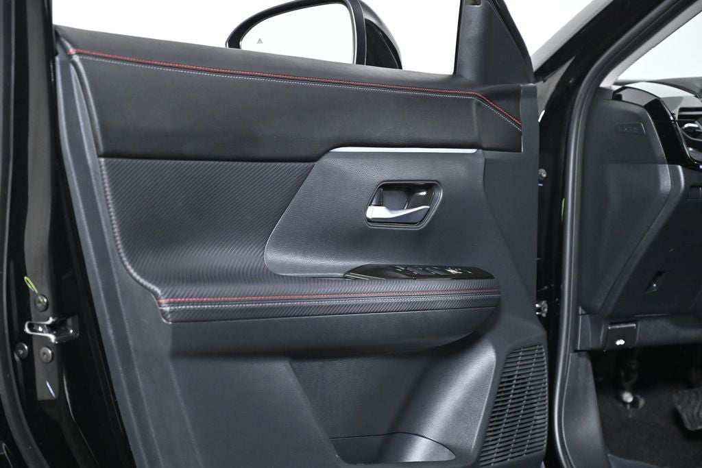 2025 Nissan Kicks SR Nissan Certified