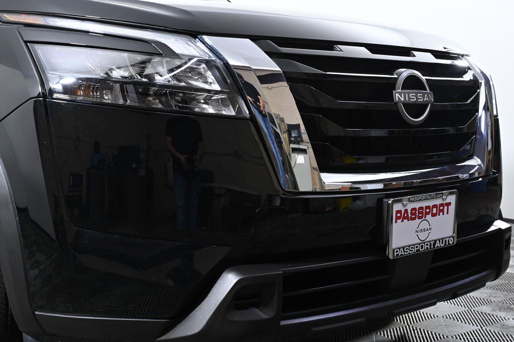 2025 Nissan Pathfinder SV