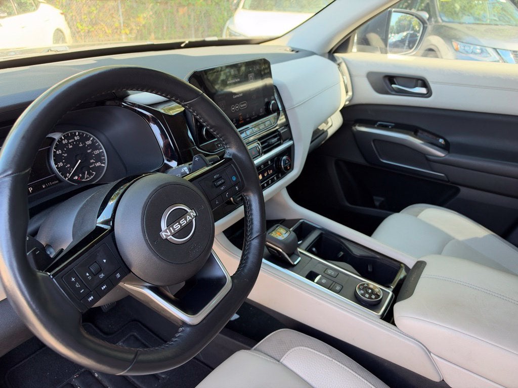 2022 Nissan Pathfinder SL