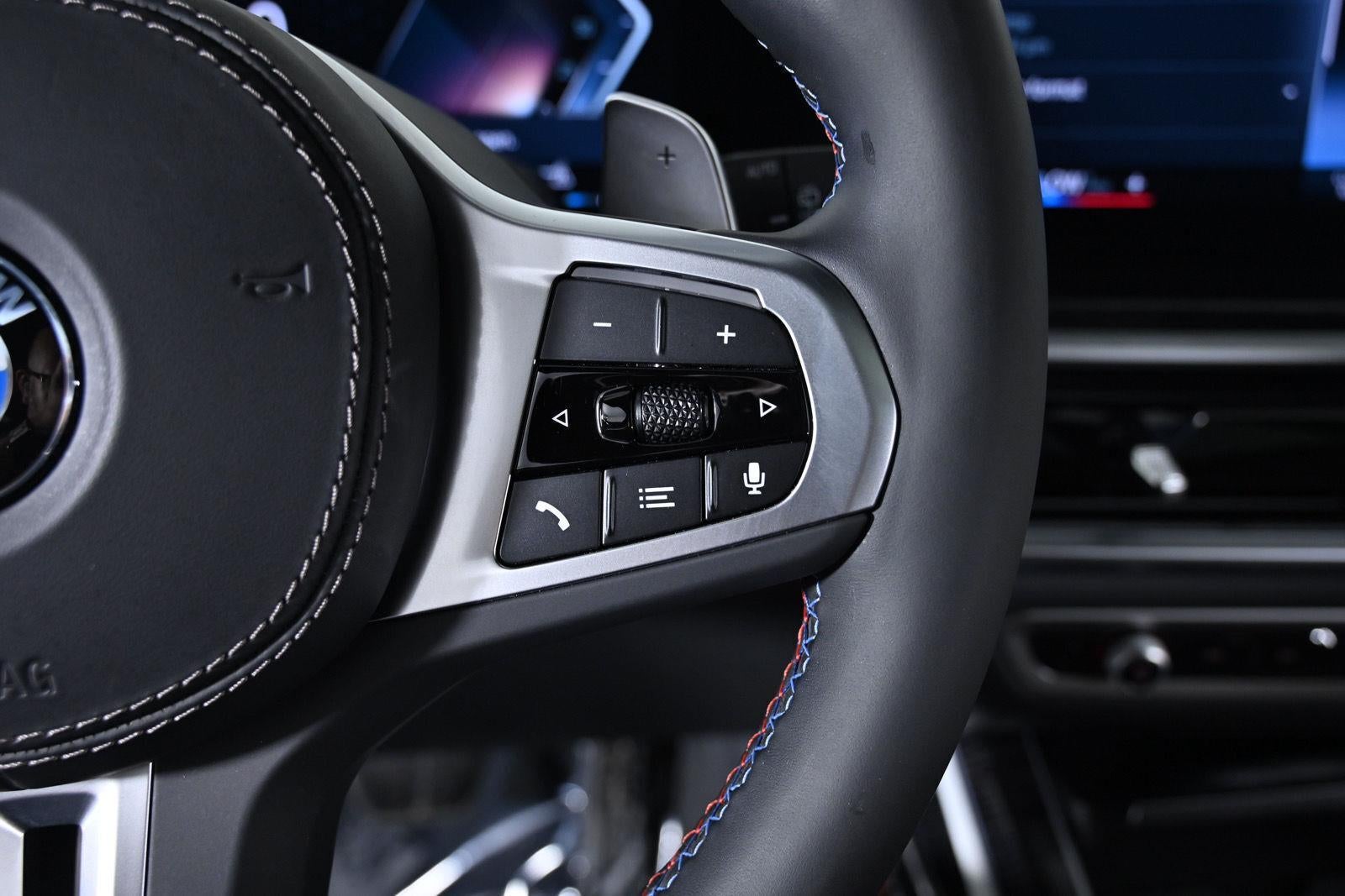 2023 BMW X7 M60i