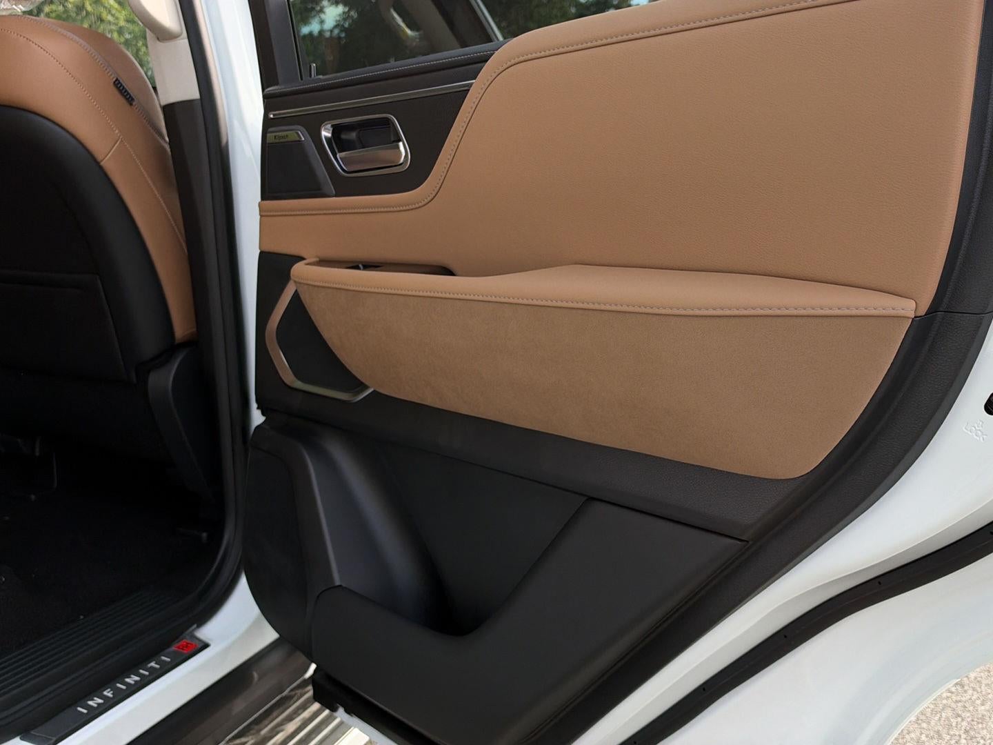 2027 INFINITI QX80 LUXE
