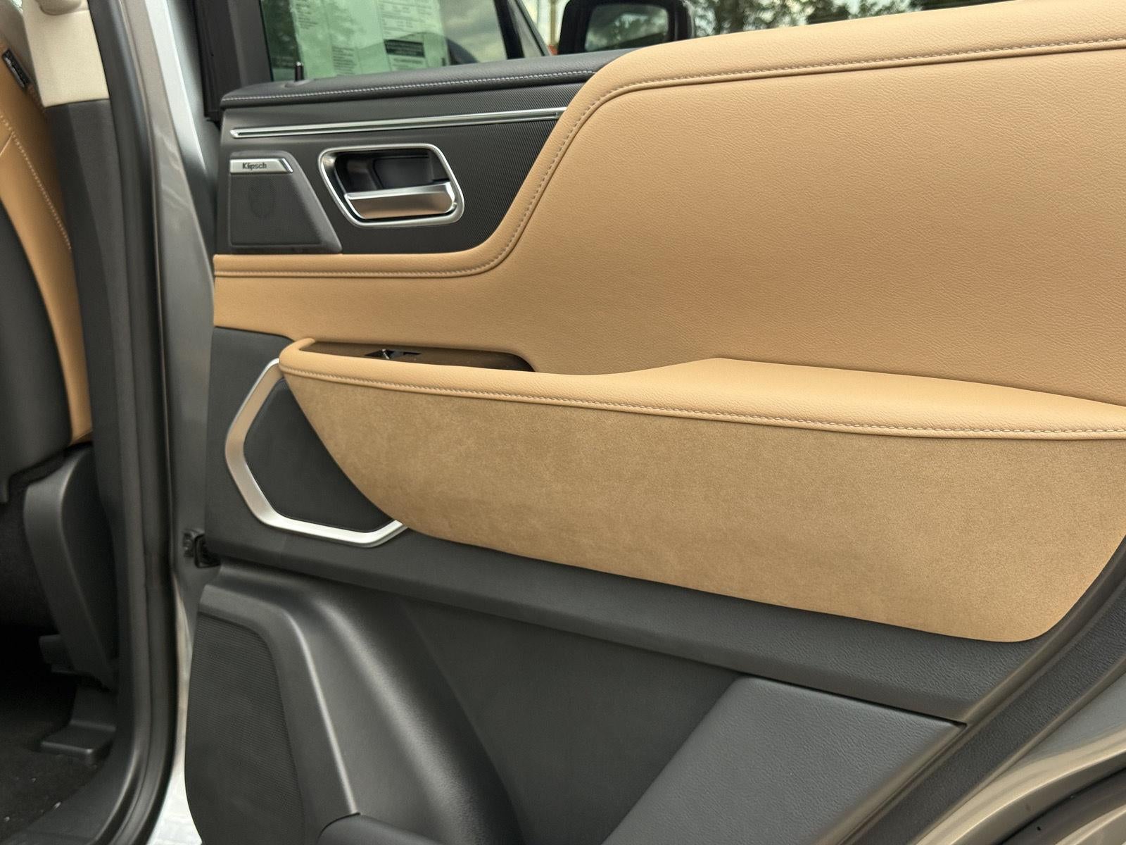 2027 INFINITI QX80 LUXE