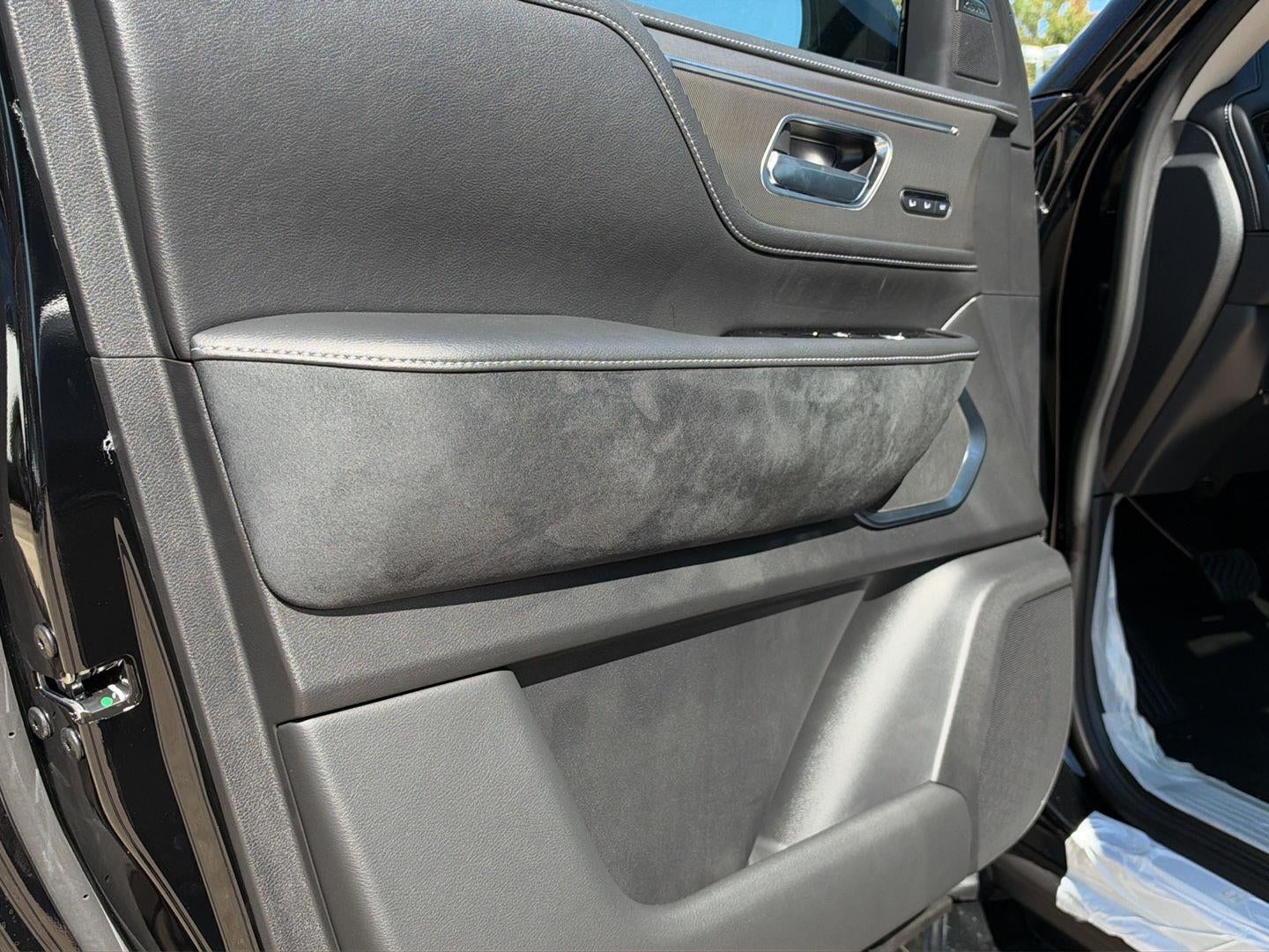 2027 INFINITI QX80 LUXE