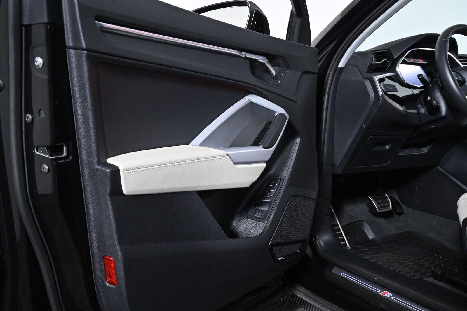 2024 Audi Q3 S line Premium Plus