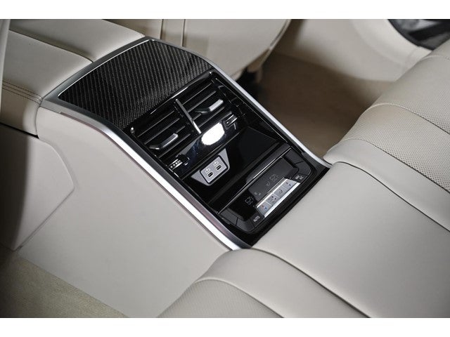 2022 BMW 8 Series M850i