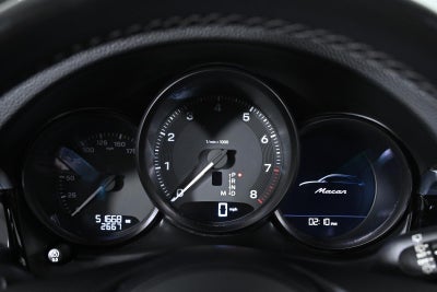 2022 Porsche Macan AWD