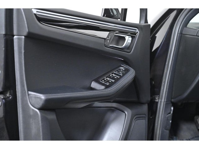 2022 Porsche Macan AWD