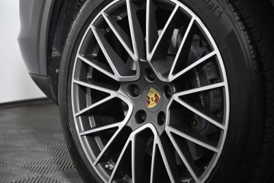 2023 Porsche Cayenne Base