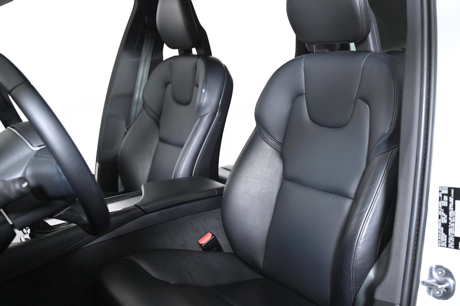 2022 Volvo XC90 Momentum