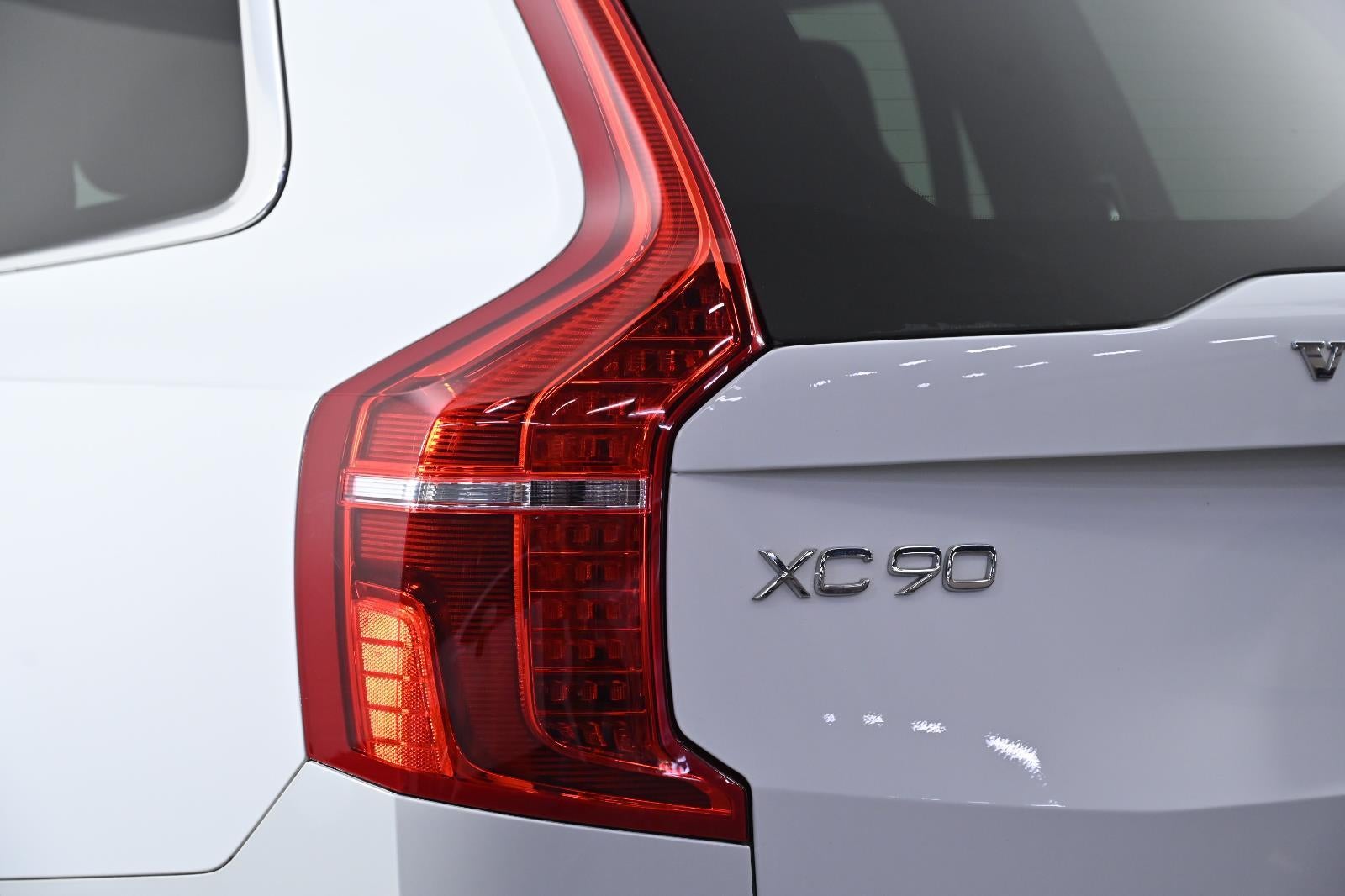 2022 Volvo XC90 Momentum