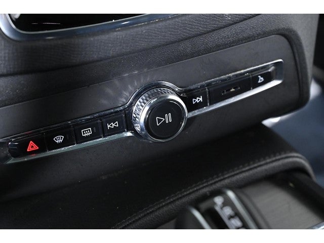 2022 Volvo XC90 Momentum