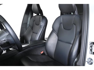 2022 Volvo XC90 Momentum