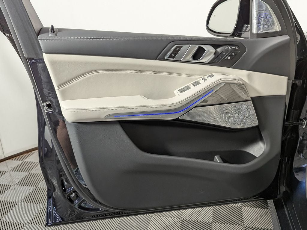 2024 BMW X7 M60i