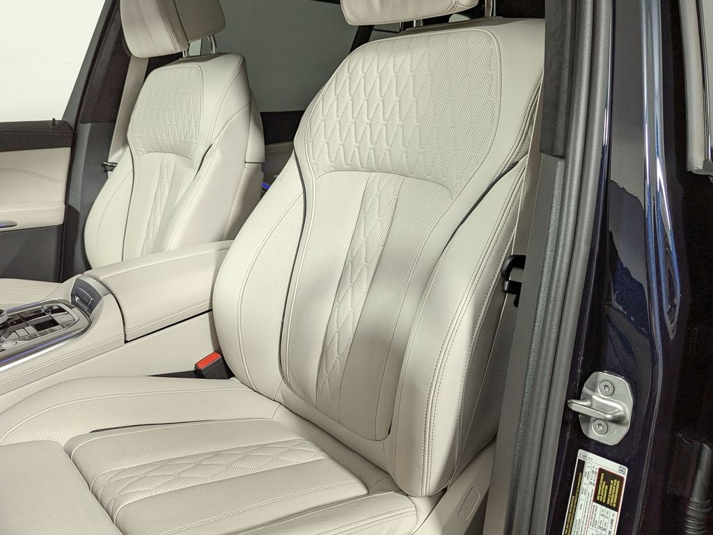 2024 BMW X7 M60i