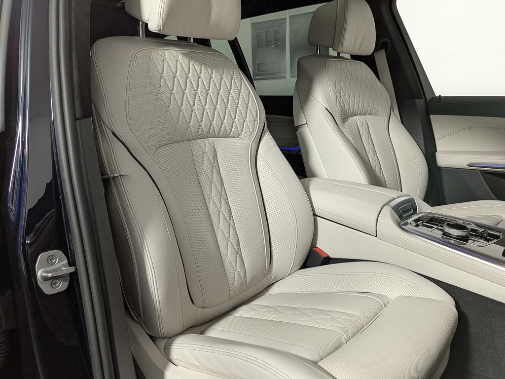 2024 BMW X7 M60i