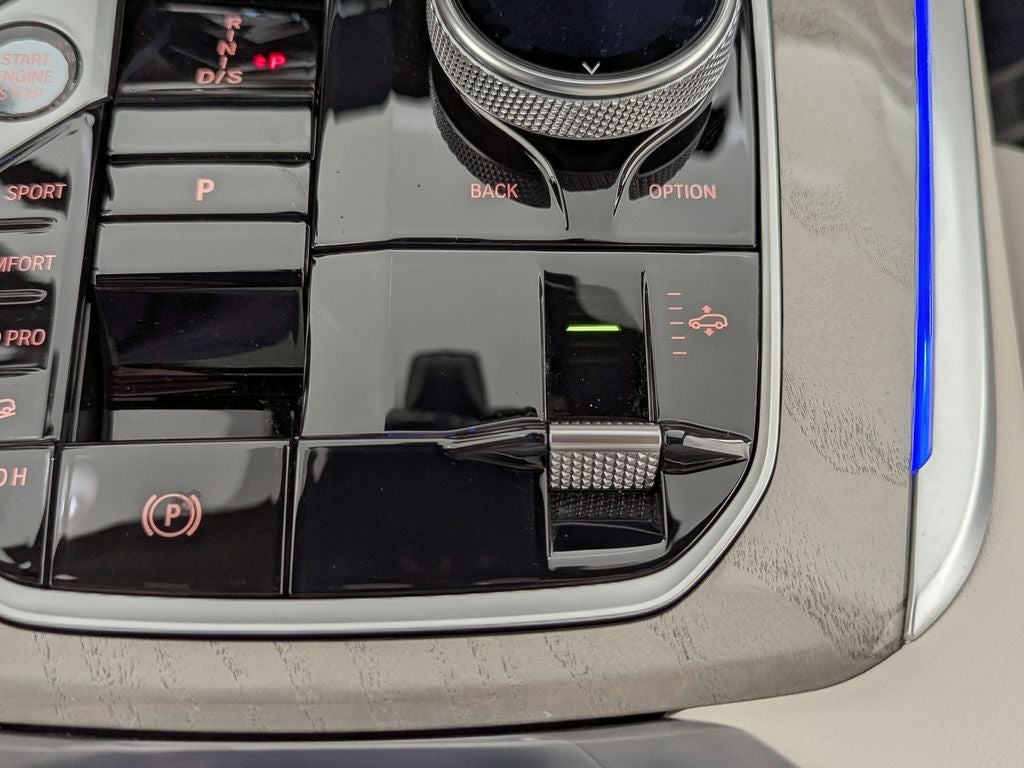 2024 BMW X7 M60i