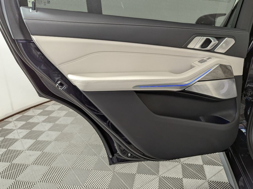 2024 BMW X7 M60i