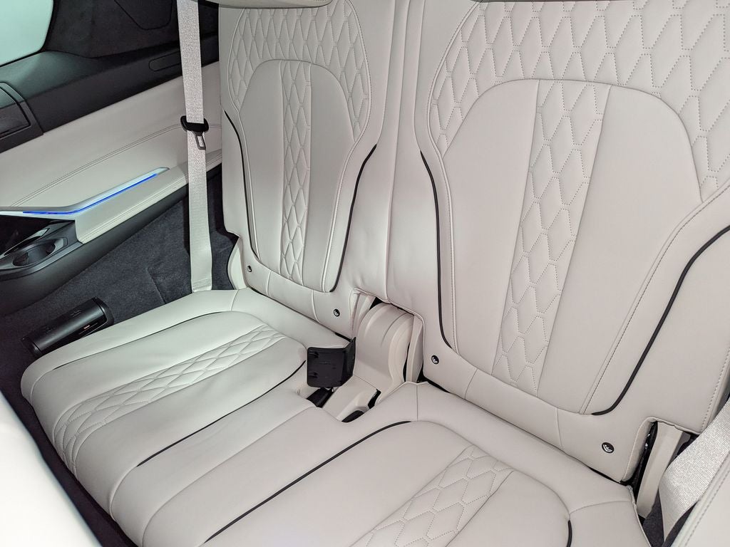2024 BMW X7 M60i