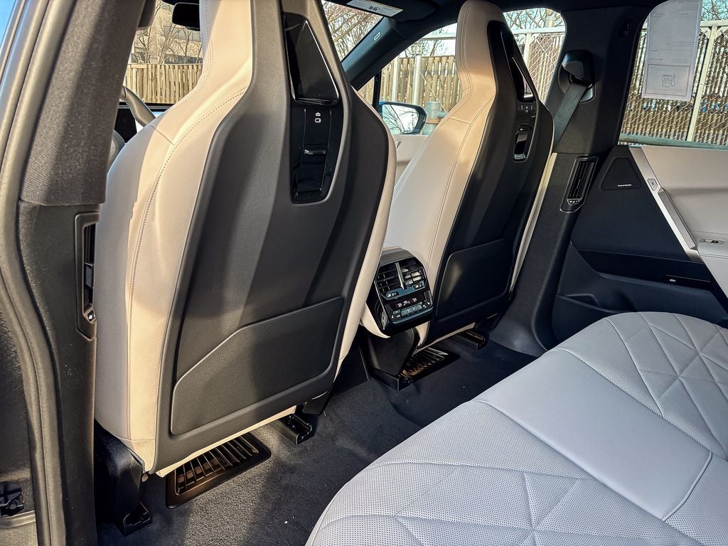 2026 BMW iX xDrive60