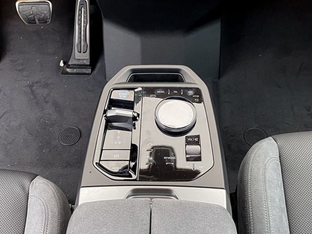 2026 BMW iX xDrive60