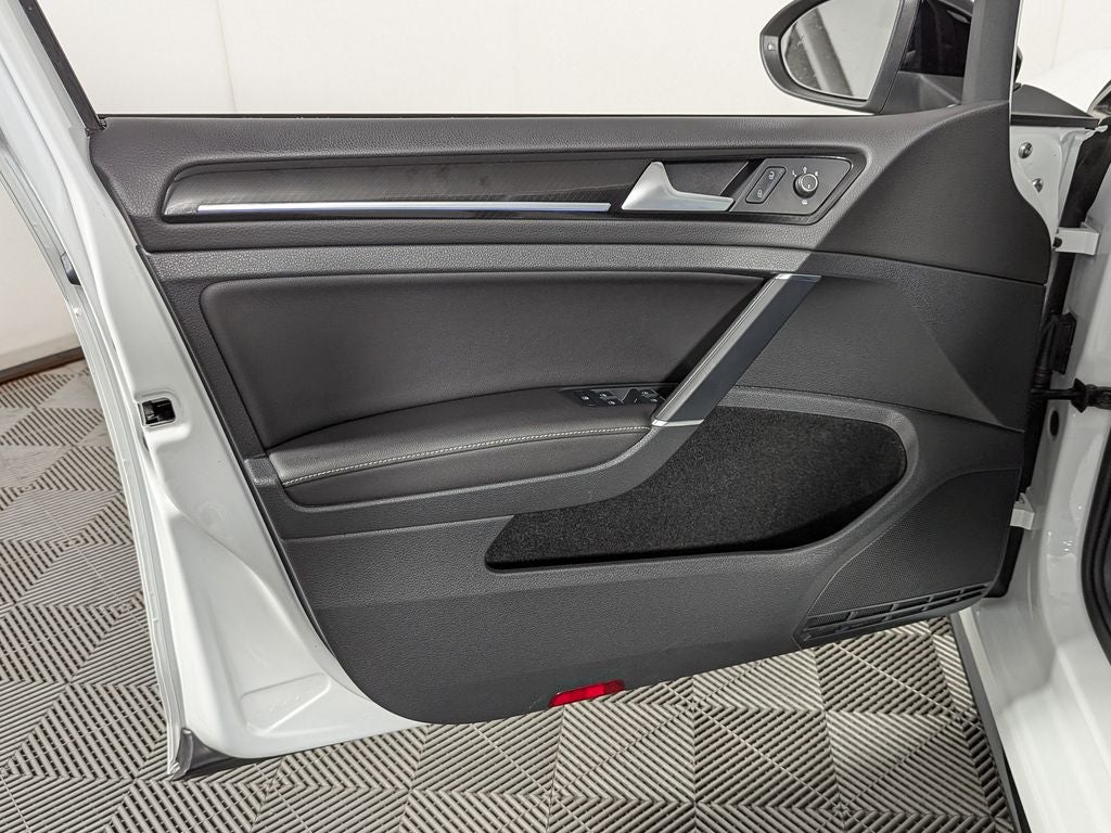 2019 Volkswagen Golf R DCC & Navigation 4Motion