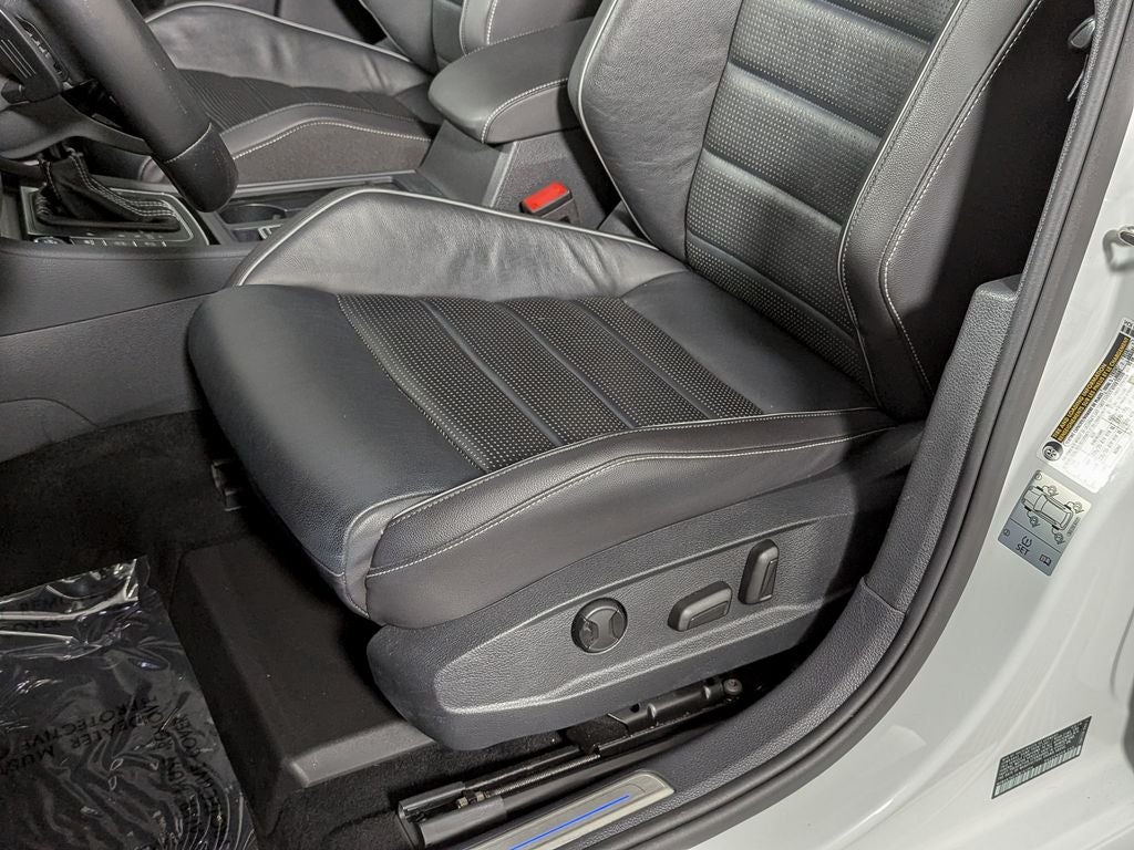 2019 Volkswagen Golf R DCC & Navigation 4Motion