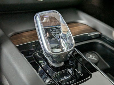 2023 Volvo XC60 B5 Ultimate Bright Theme