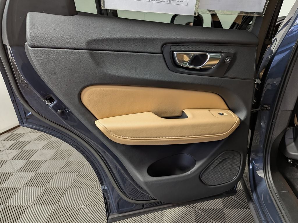 2023 Volvo XC60 B5 Ultimate Bright Theme