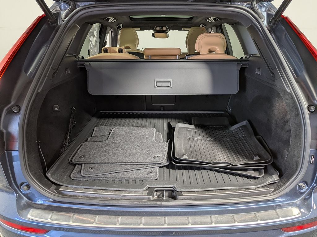 2023 Volvo XC60 B5 Ultimate Bright Theme