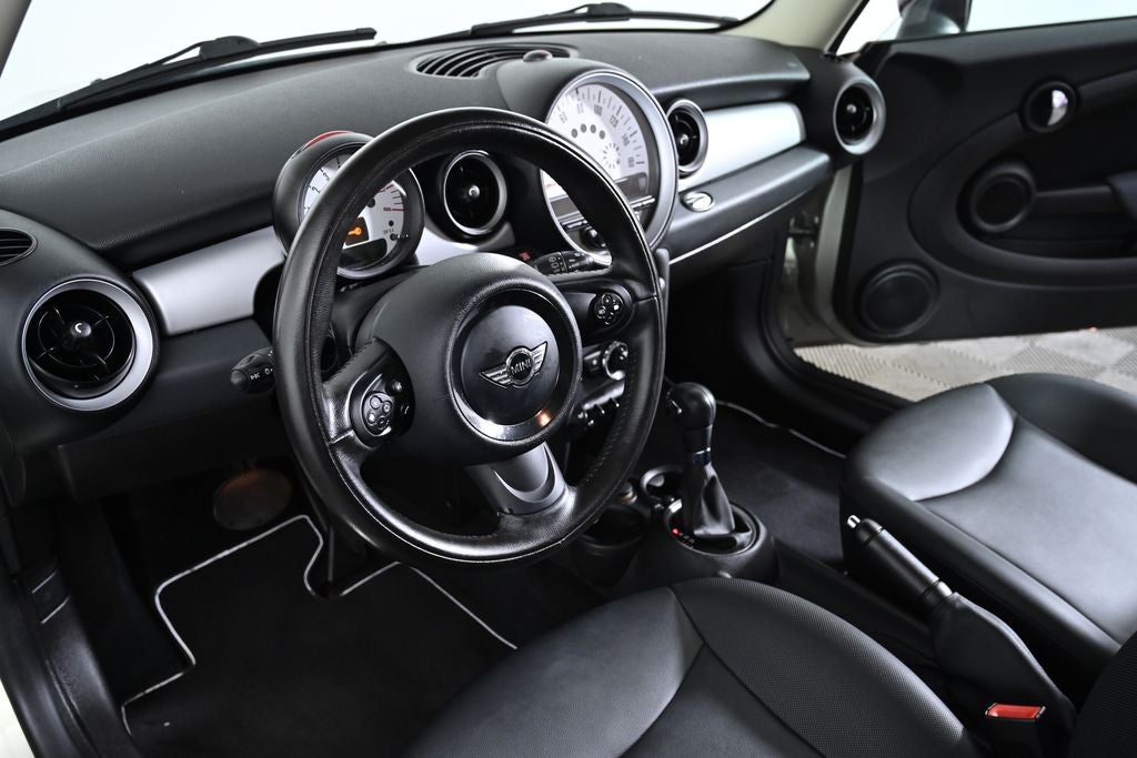 2011 MINI HARDTOP 2 DOOR 2dr Cpe
