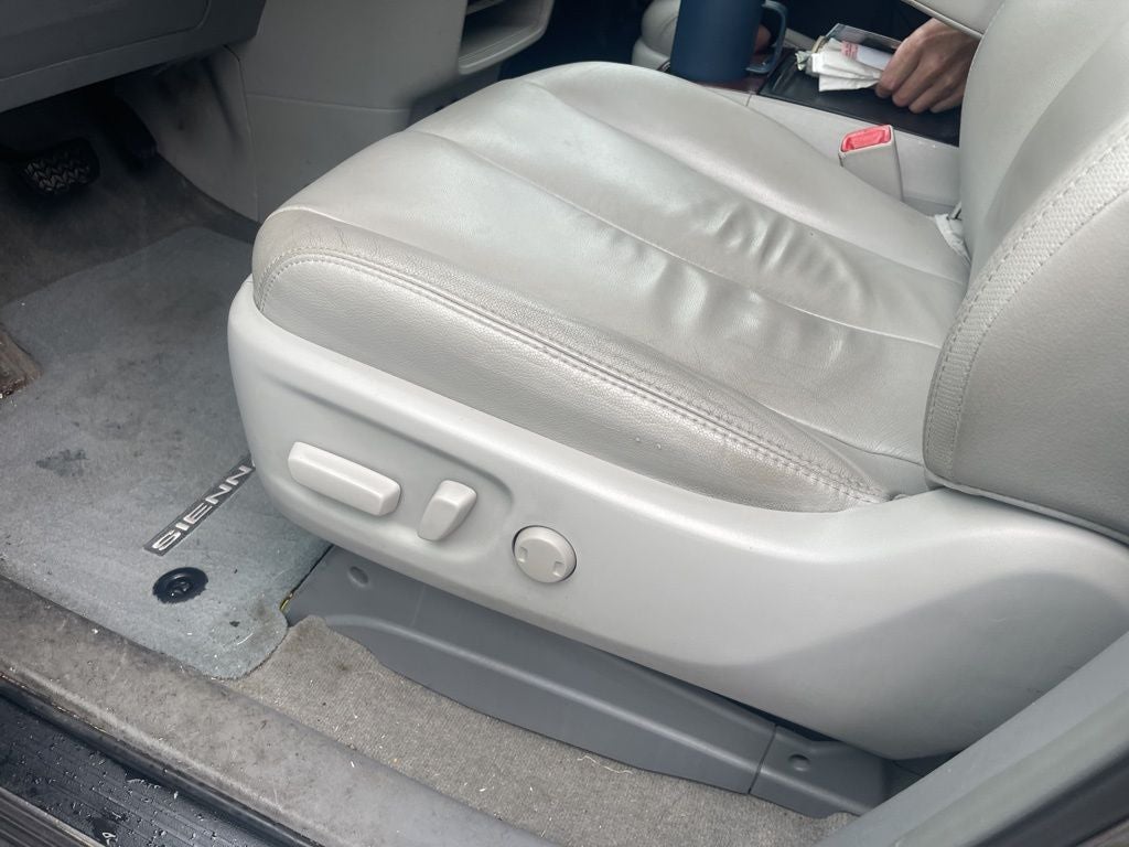 2013 Toyota Sienna XLE Mobility Auto Access