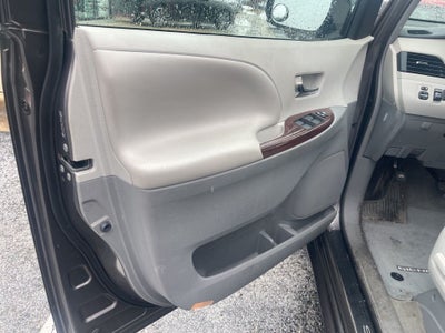 2013 Toyota Sienna XLE Mobility Auto Access