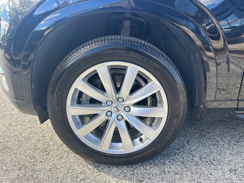 2017 Volvo XC90 T6 Momentum AWD