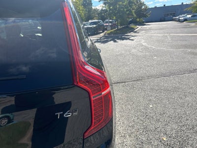 2017 Volvo XC90 T6 Momentum AWD