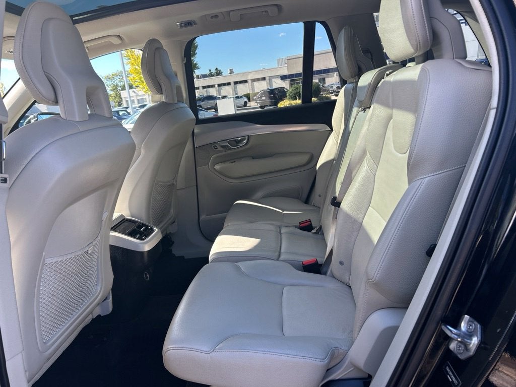 2017 Volvo XC90 T6 Momentum AWD