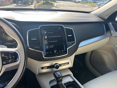 2017 Volvo XC90 T6 Momentum AWD