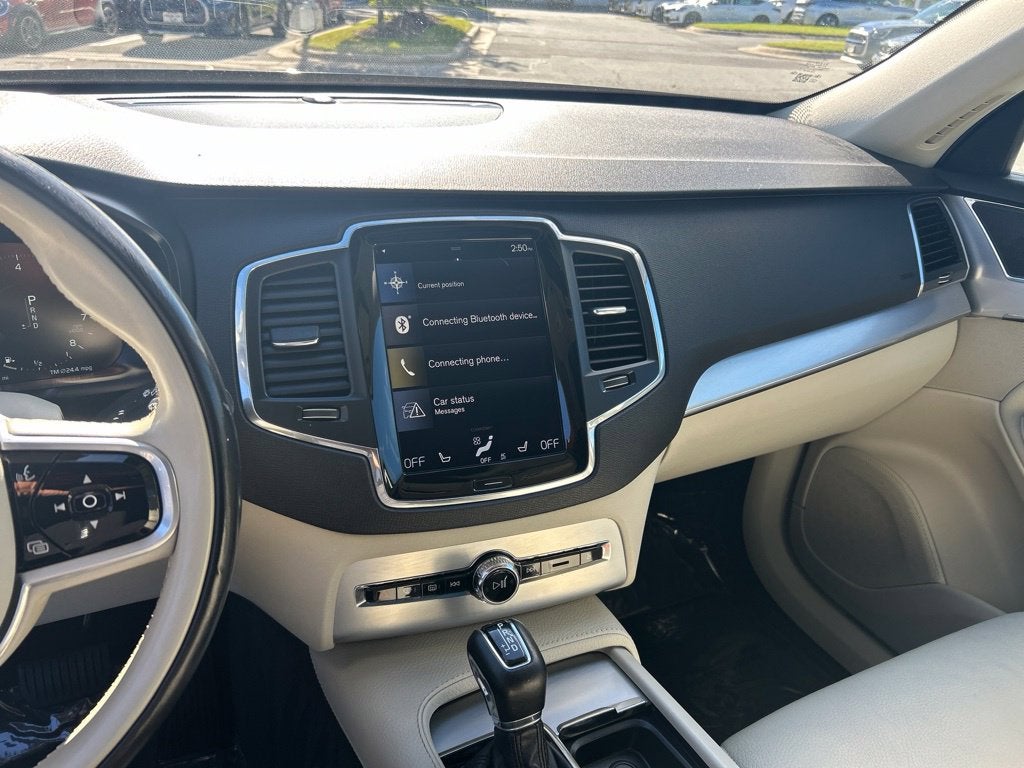 2017 Volvo XC90 T6 Momentum AWD