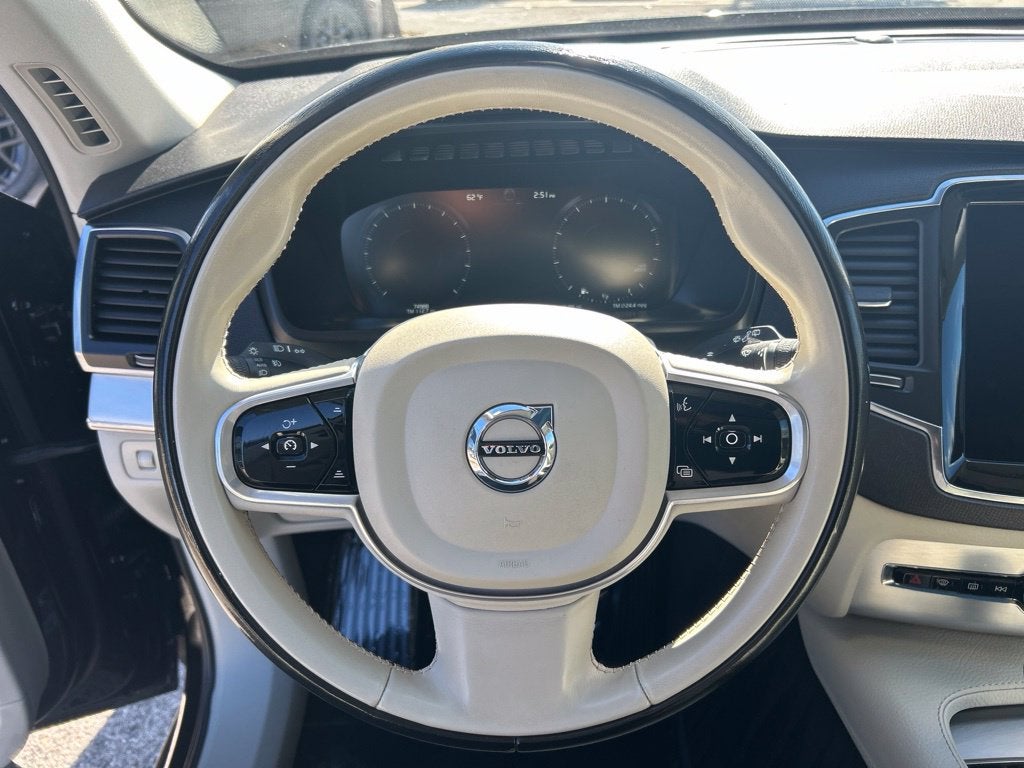 2017 Volvo XC90 T6 Momentum AWD
