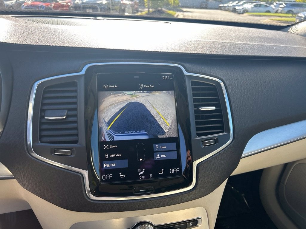 2017 Volvo XC90 T6 Momentum AWD