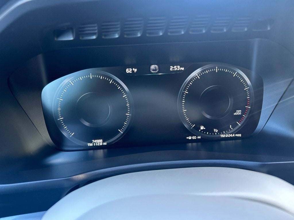 2017 Volvo XC90 T6 Momentum AWD