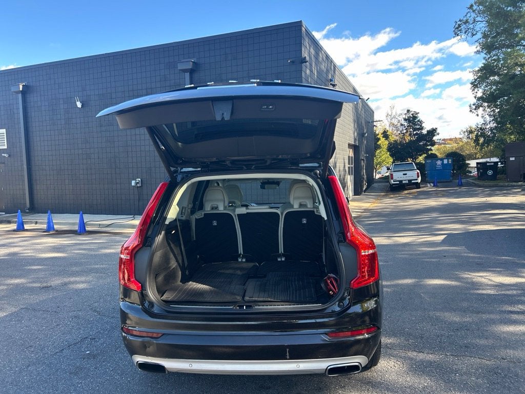 2017 Volvo XC90 T6 Momentum AWD