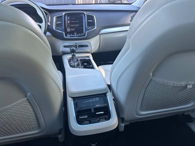 2017 Volvo XC90 T6 Momentum AWD