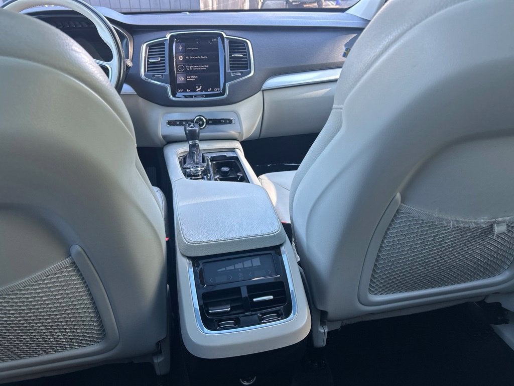 2017 Volvo XC90 T6 Momentum AWD