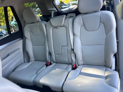 2017 Volvo XC90 T6 Momentum AWD